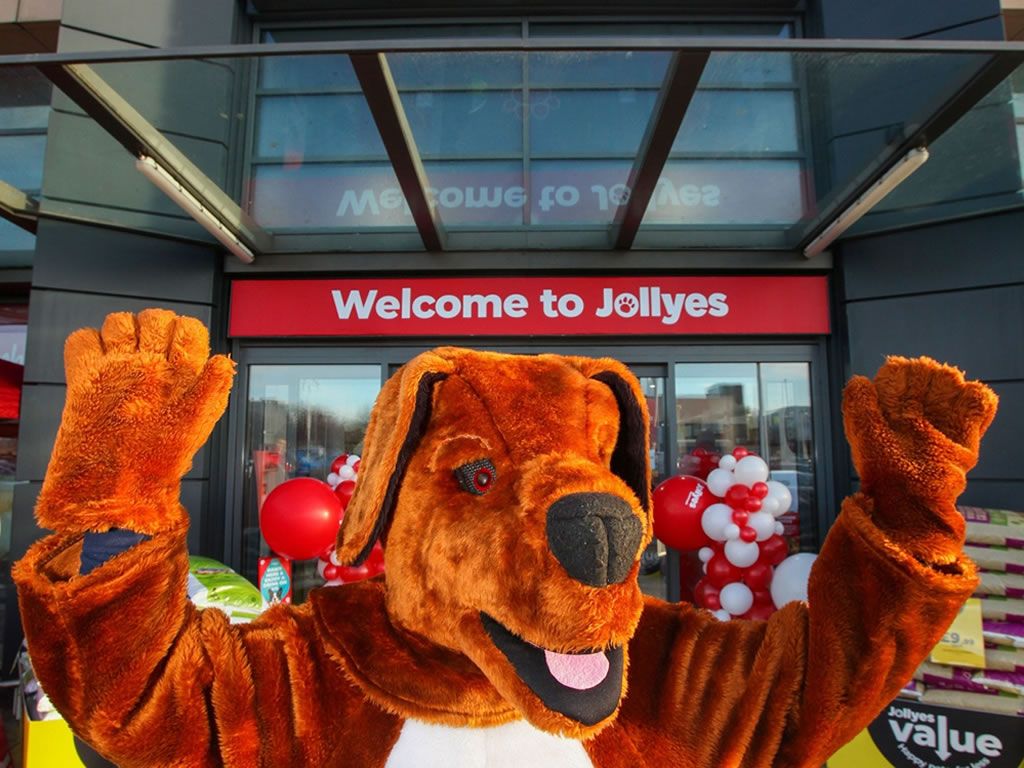 Jollyes Edinburgh store celebrates first birthday with a special Santa Roadshow