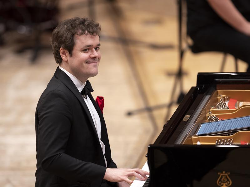 Royal Scottish National Orchestra perform with award winning pianist Benjamin Grosvenor