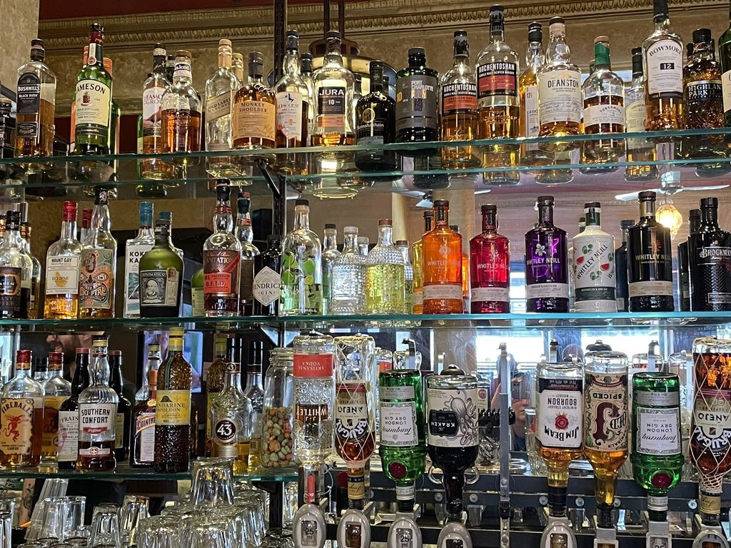 Popular Glasgow haunt to slash drink prices ahead of bar shake up