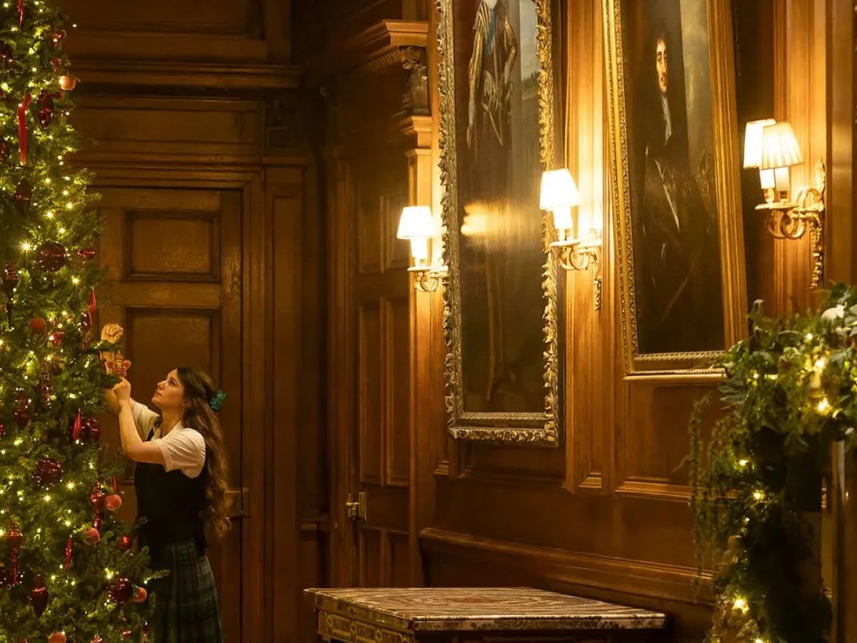 Descriptive tour: A Royal Christmas