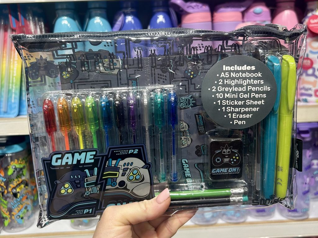 Keep the kids entertained this summer with a free Smiggle stationery pack at Buchanan Galleries