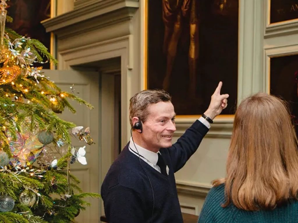Descriptive tour: A Royal Christmas