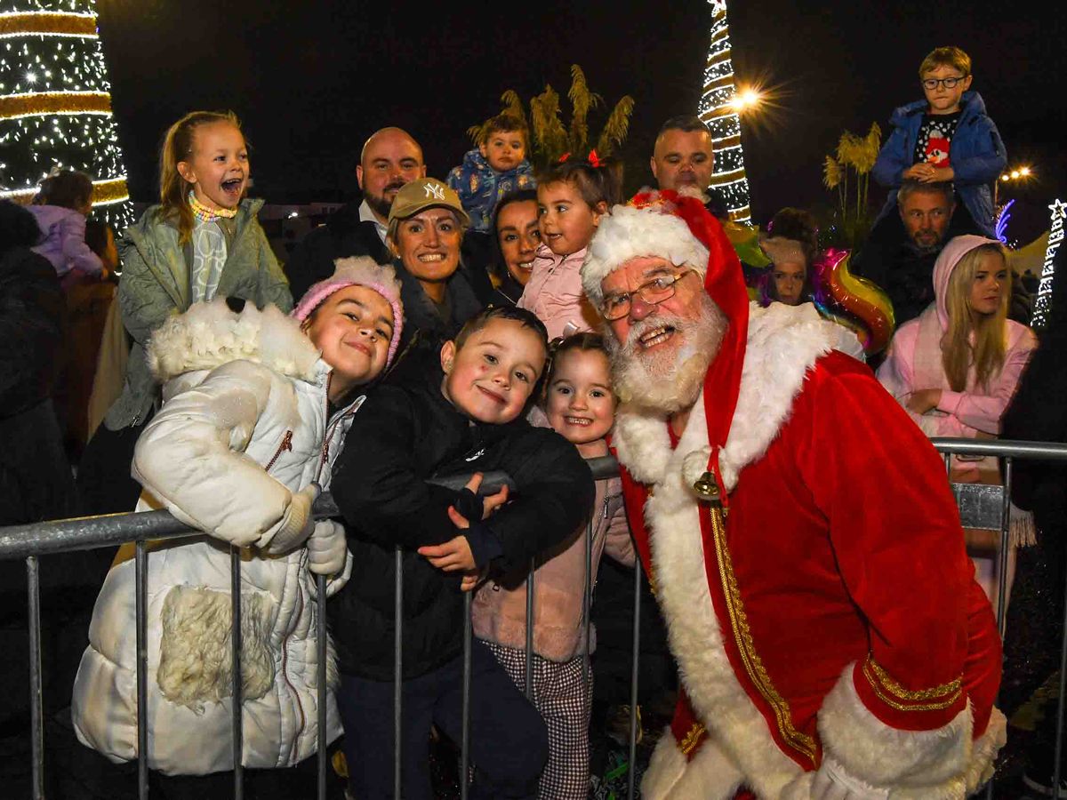 Renfrew lights up for Christmas