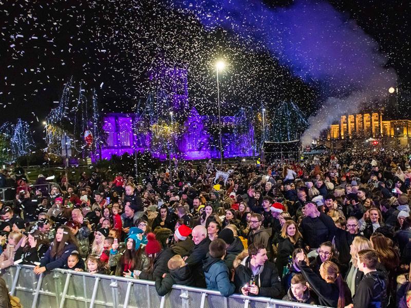 Thousands turn out for the annual Christmas Lights Switch On event in Paisley!