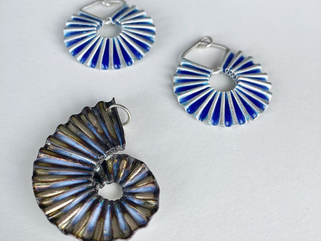 Corrugation for Enamels with Jill Leventon