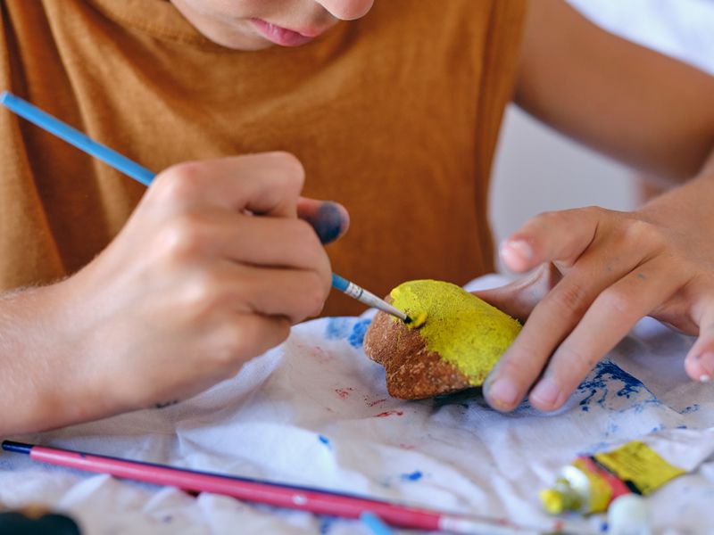 Enjoy art in the garden this autumn with the Little Seedlings Club at Dobbies