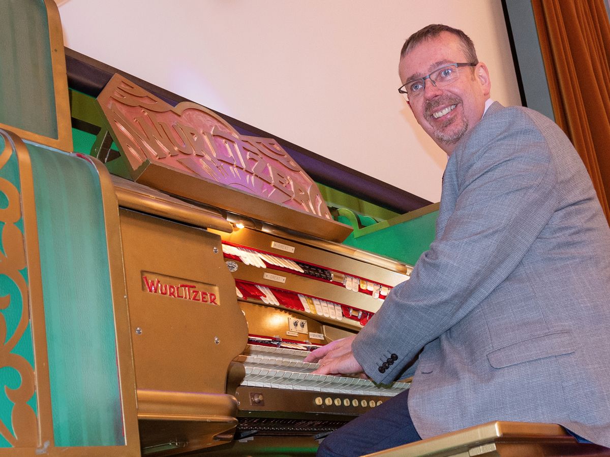 Wurlitzer Cinema Organ Performance with Iain of Scottish Cinema Organ Trust
