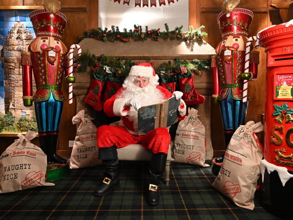 Storytelling with Santa at the Monument