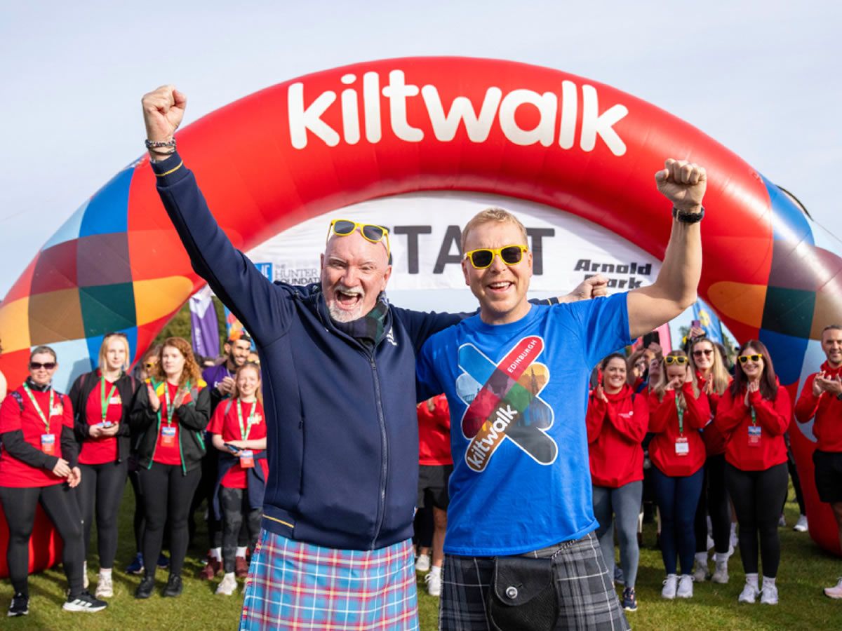 Olympic hero Sir Chris Hoy joined Sir Tom Hunter to lead out Edinburgh Kiltwalk
