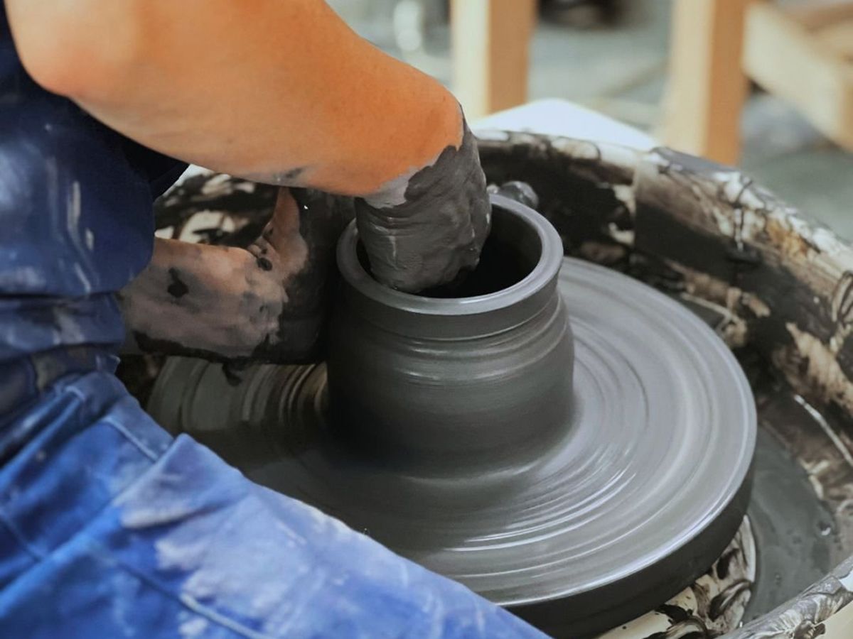 Pottery Wheel: Throwing with Black Clay Intro Class