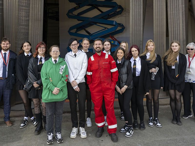 Budding young drama pupils meet Martin Compston on set of hit TV show The Rig
