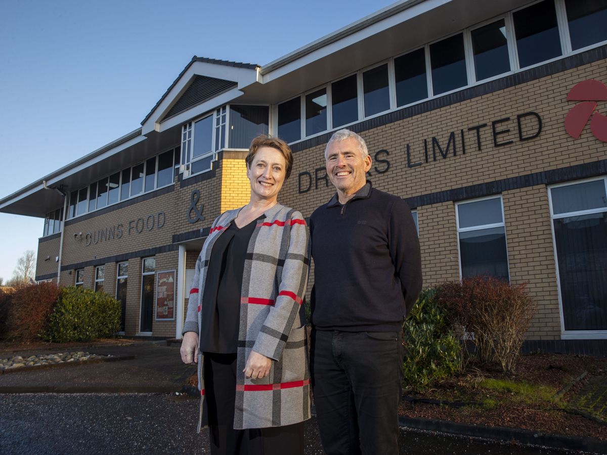 Can you fling a piece oot a 20 storey flat... this Glasgow business wants to find out