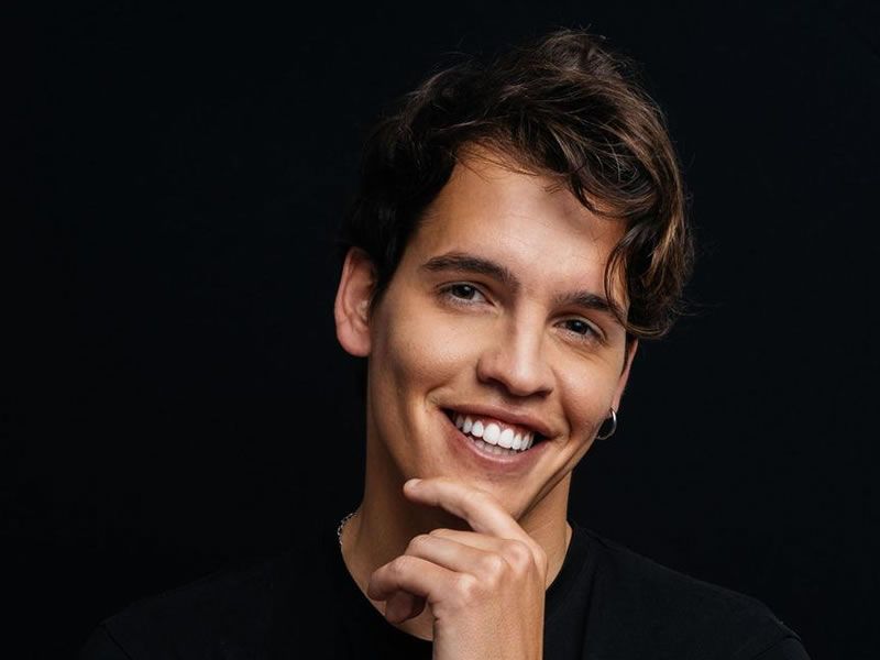 André De Freitas: What If? (Preview)