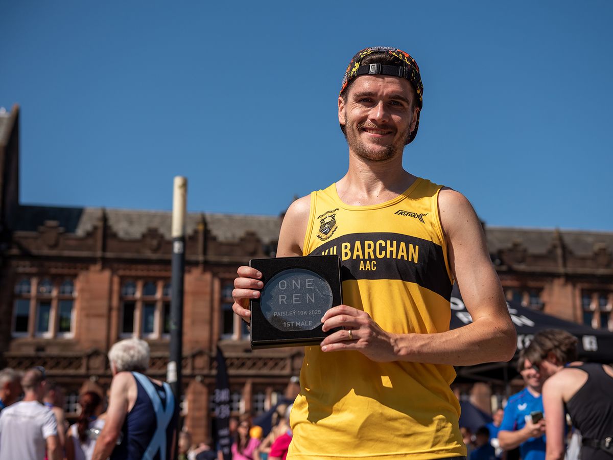 Home town hero Callum Hawkins wins record breaking Paisley 10k