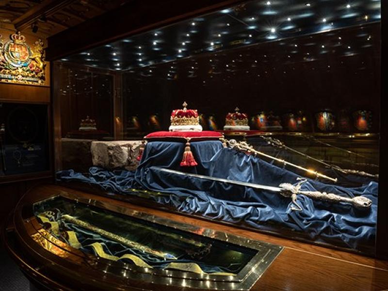 Honours of Scotland back on public display at Edinburgh Castle