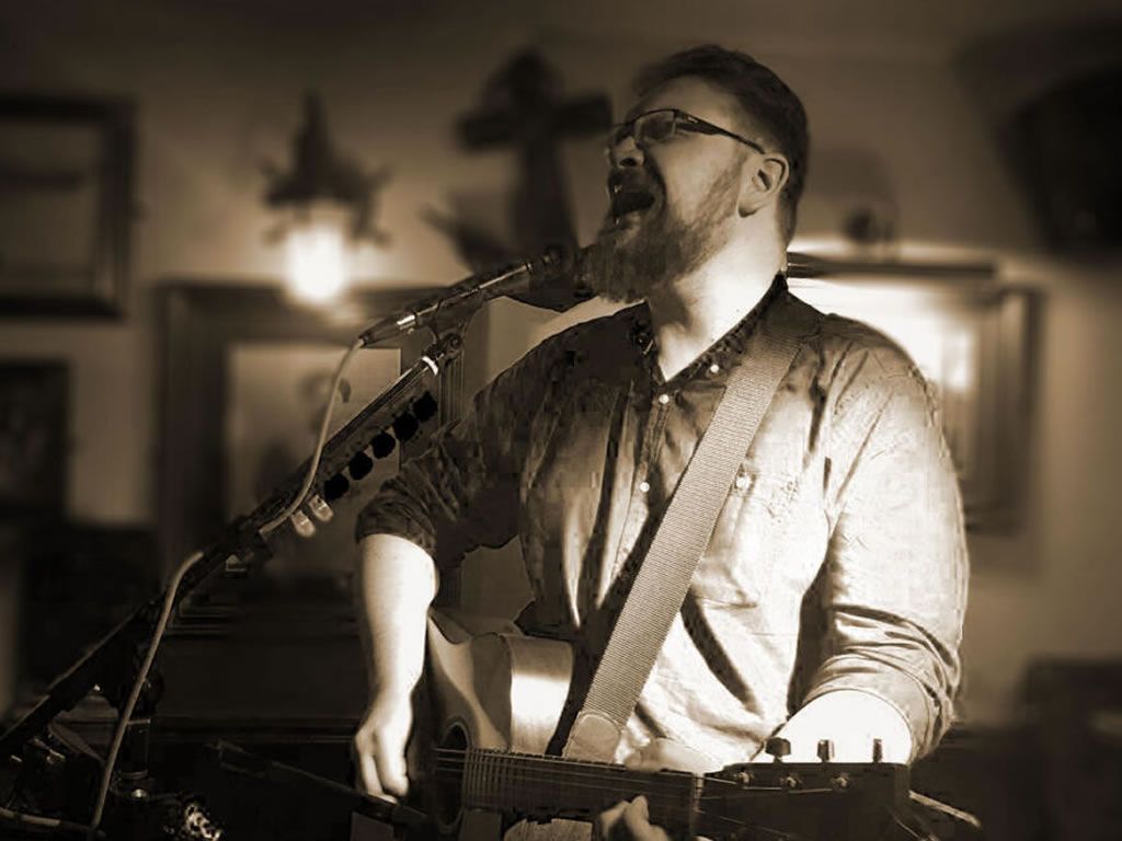Robbie Lesuik - Live at The Ship Inn