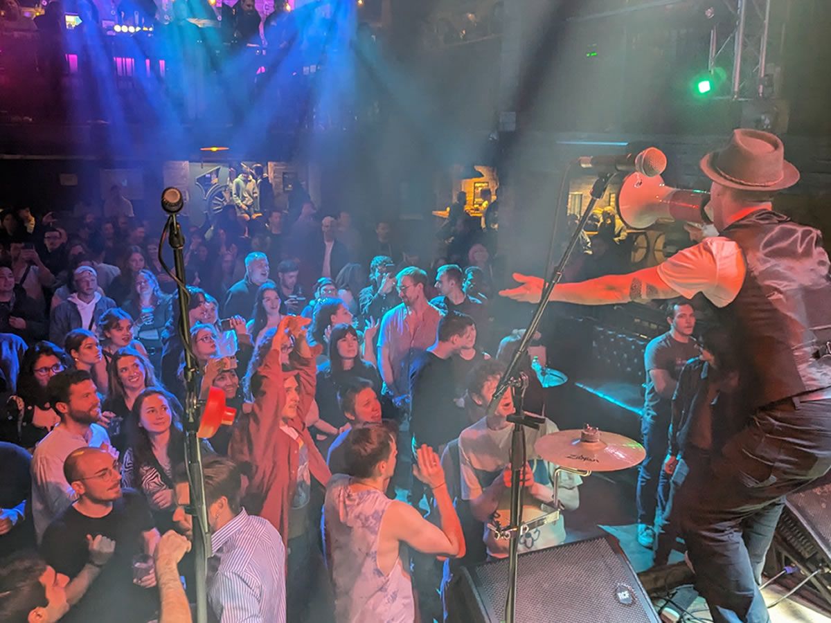 Swing/Pop Mash-Ups: The Background Sounds - Live @ Stramash
