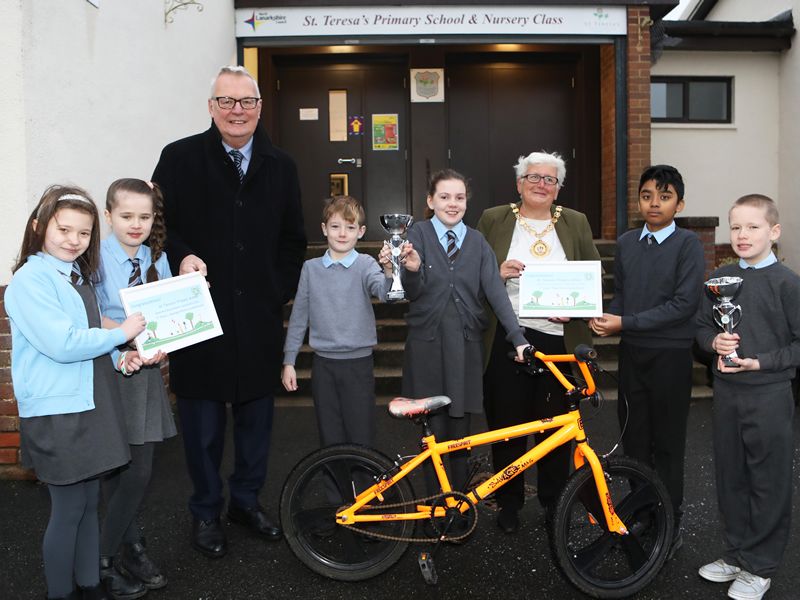 Presentation to Primary School who topped the total and average leaderboards in the recent Beat the Street North Lanarkshire game