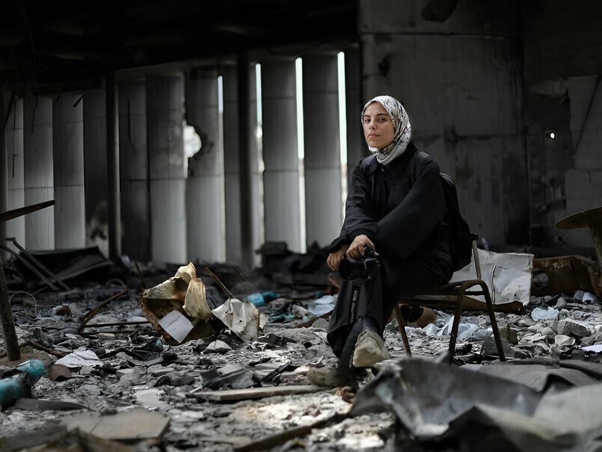 Put Your Soul On Your Hand And Walk + Intro