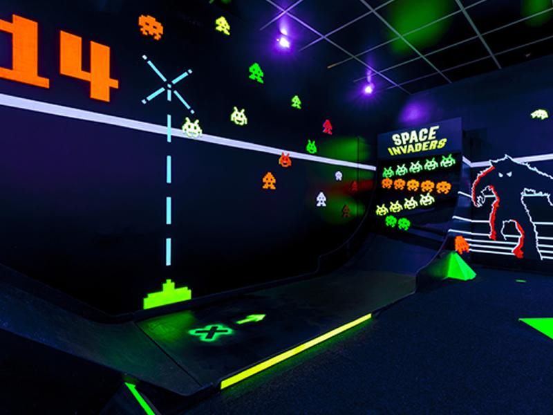 Head back to the 1980s for an afternoon of retro mini golf