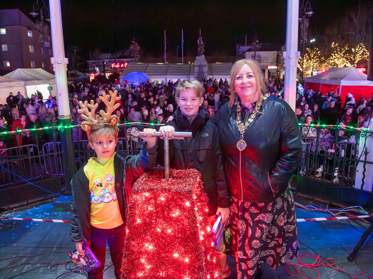 Help Provost Cameron light up Renfrewshire this Christmas