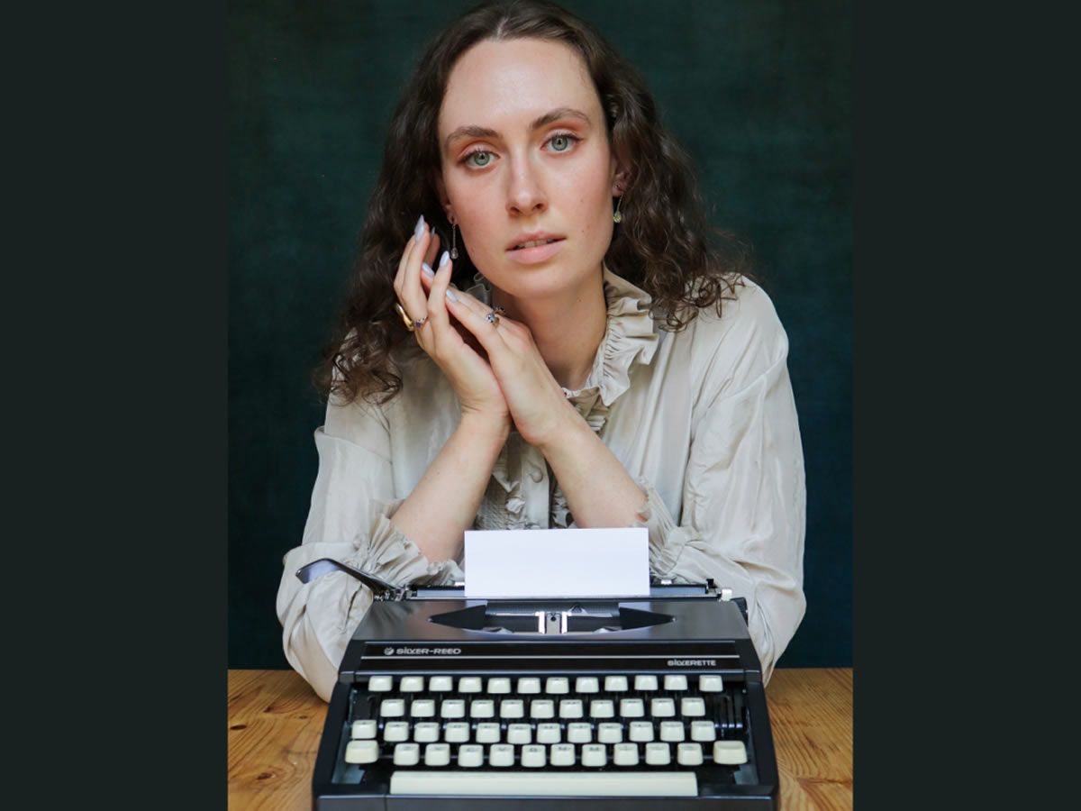 The Poetess