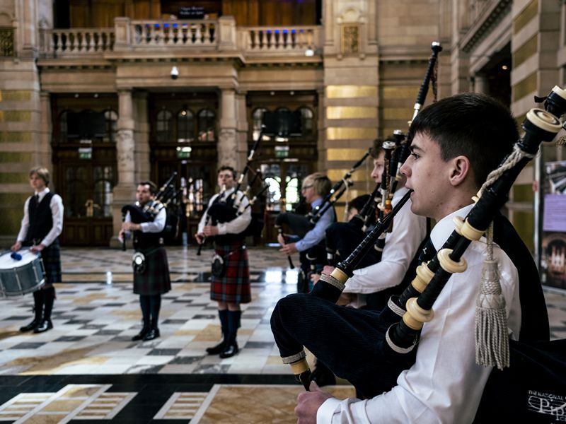 The National Youth Pipe Band of Scotland welcome Ukrainian team with National Anthem