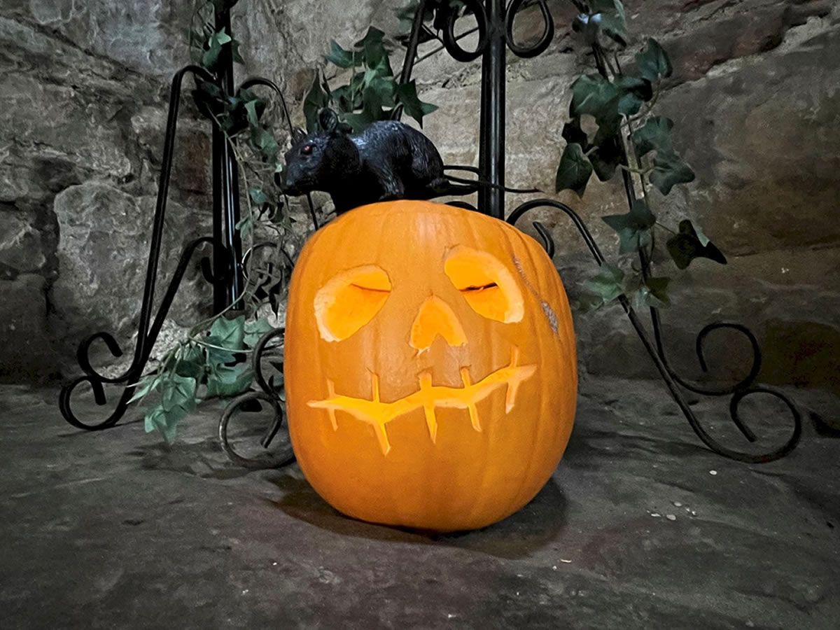 Stirling C-aaahstle: Halloween Shenanigans