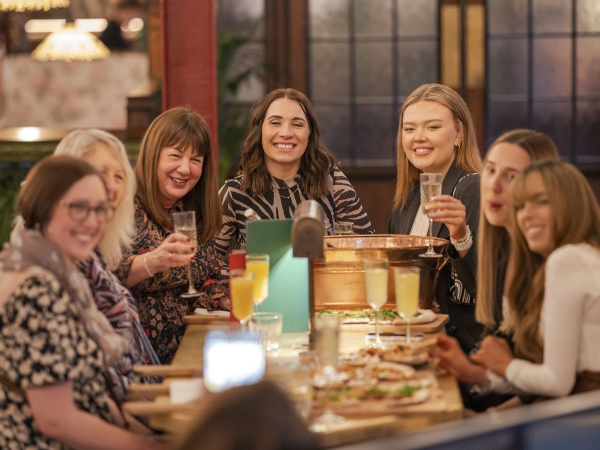 Free Prosecco and Pink Gin for mums at Flight Club