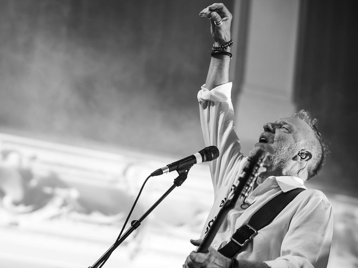 Peter Hook & The Light