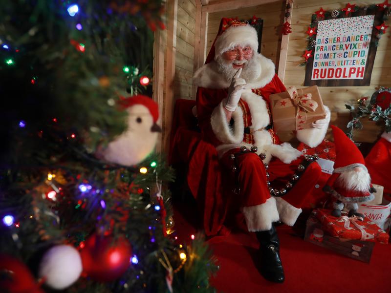 Santa arrives at Dobbies Braehead