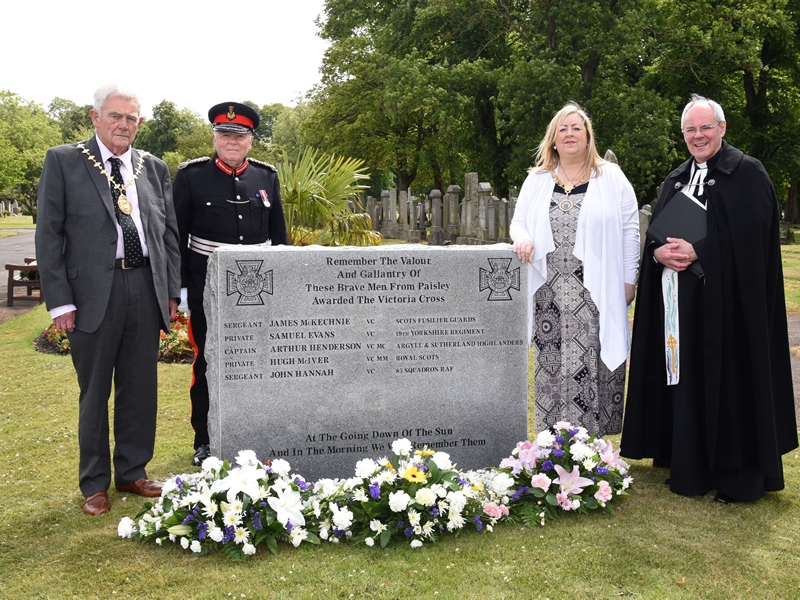 Hundreds turn out to pay tribute to our Armed Forces