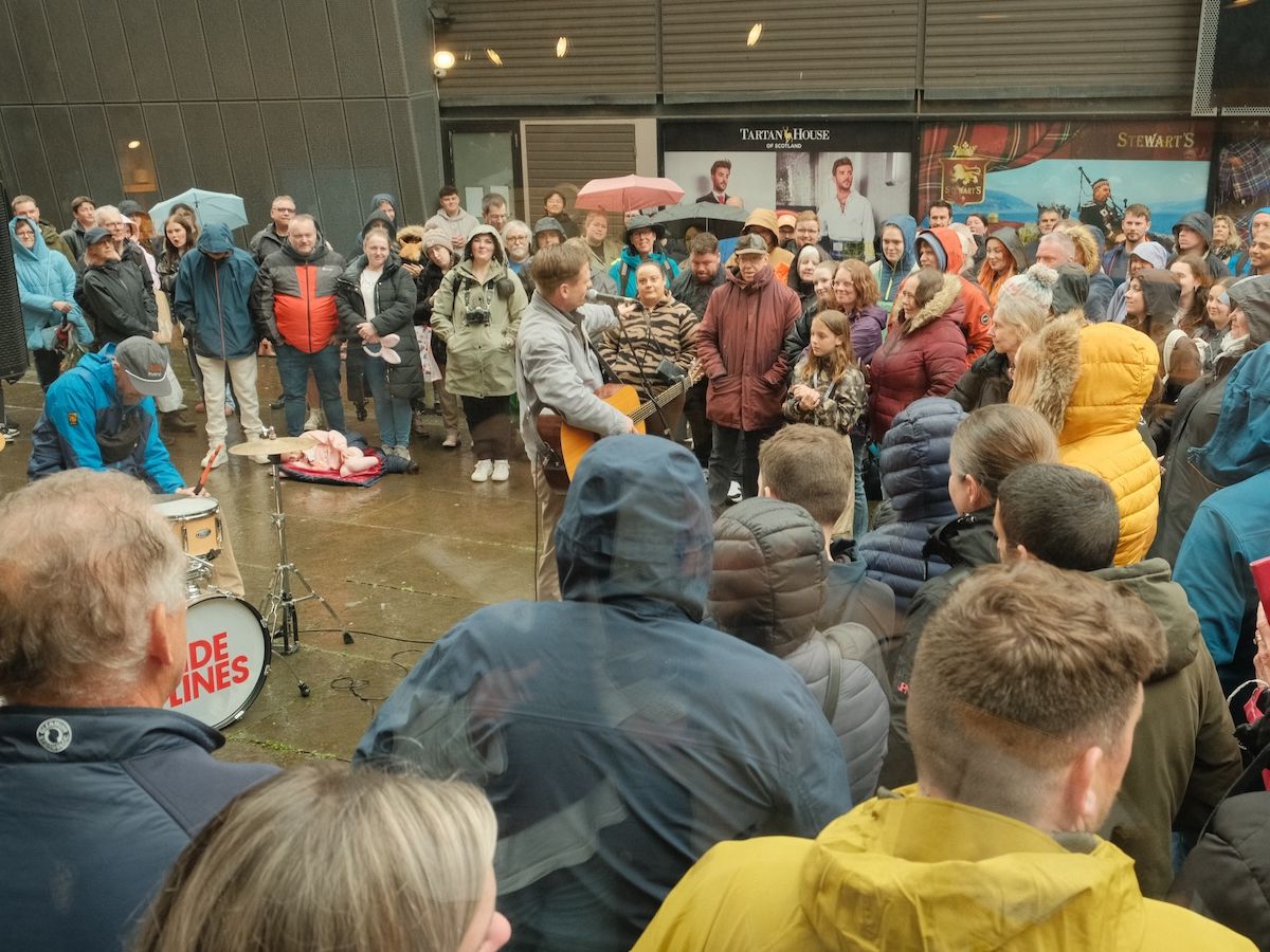 Folk pop band Tide Lines stop Glasgow commuters with surprise busk crawl