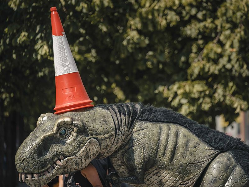 Lifelike T Rex takes to the streets of Glasgow to launch Dinosaur World Live