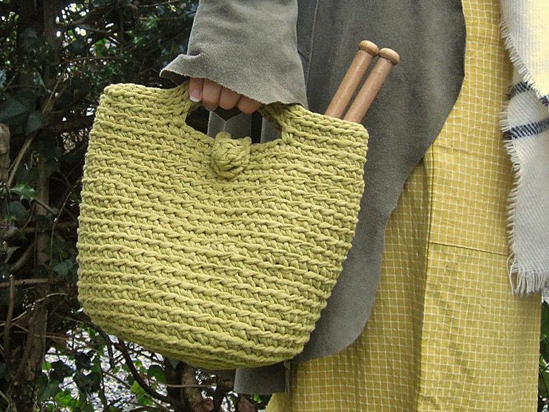 Beginners & Beyond Crochet-along - Button Up Back Loop Bag