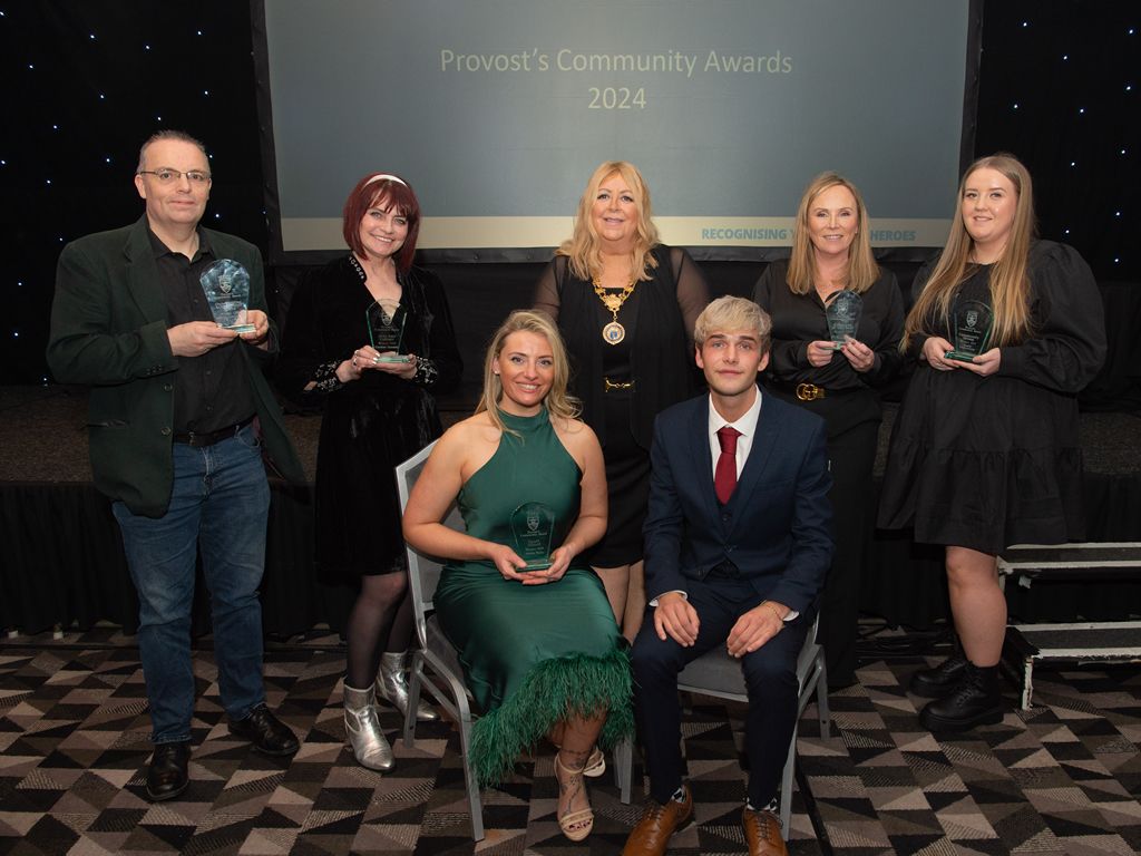 Renfrewshire Provost rewards inspirational community members