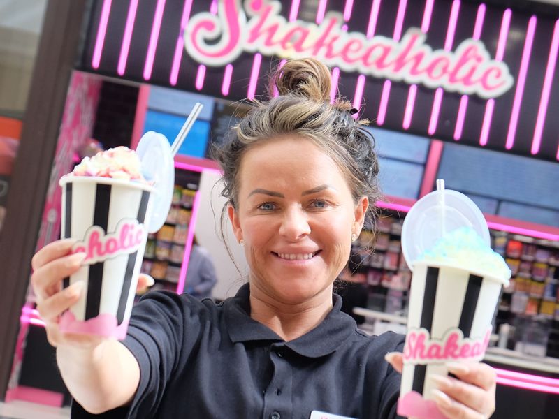 New milkshake bar, Shakeaholic, opens in Braehead!