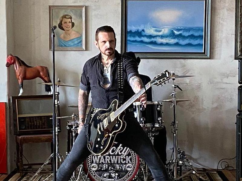 Ricky Warwick & the Fighting Hearts