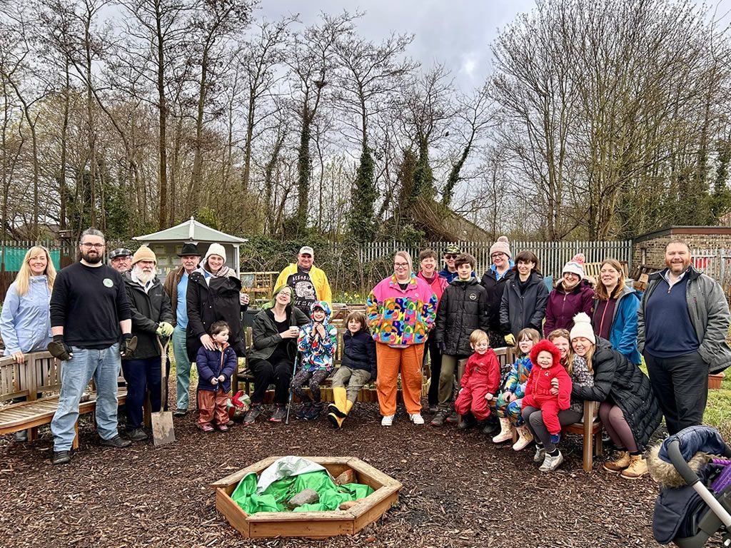 Owen Thompson MP visits Newtongrange inspiring community garden to mark Community Garden Week