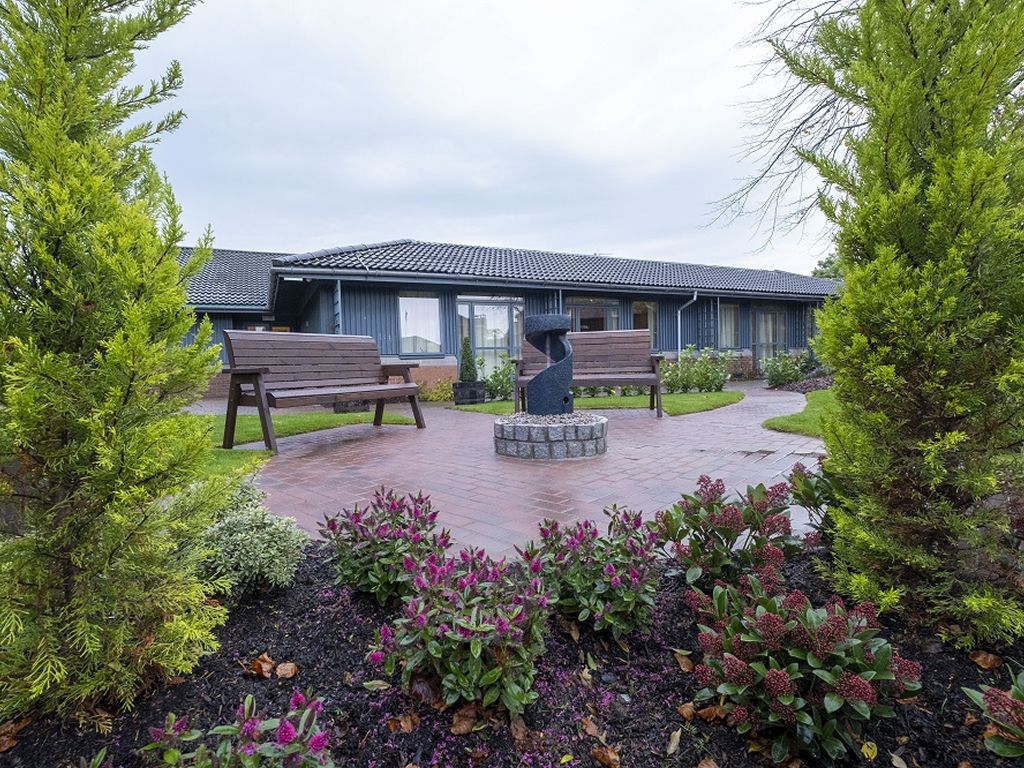 Local hospice enjoys new serenity garden thanks to Barratt Developments Scotland