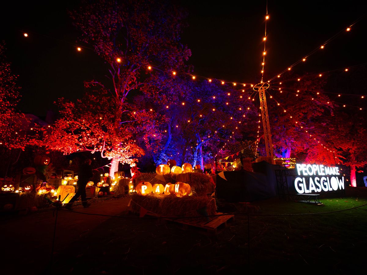 GlasGLOW: Trick or Treat