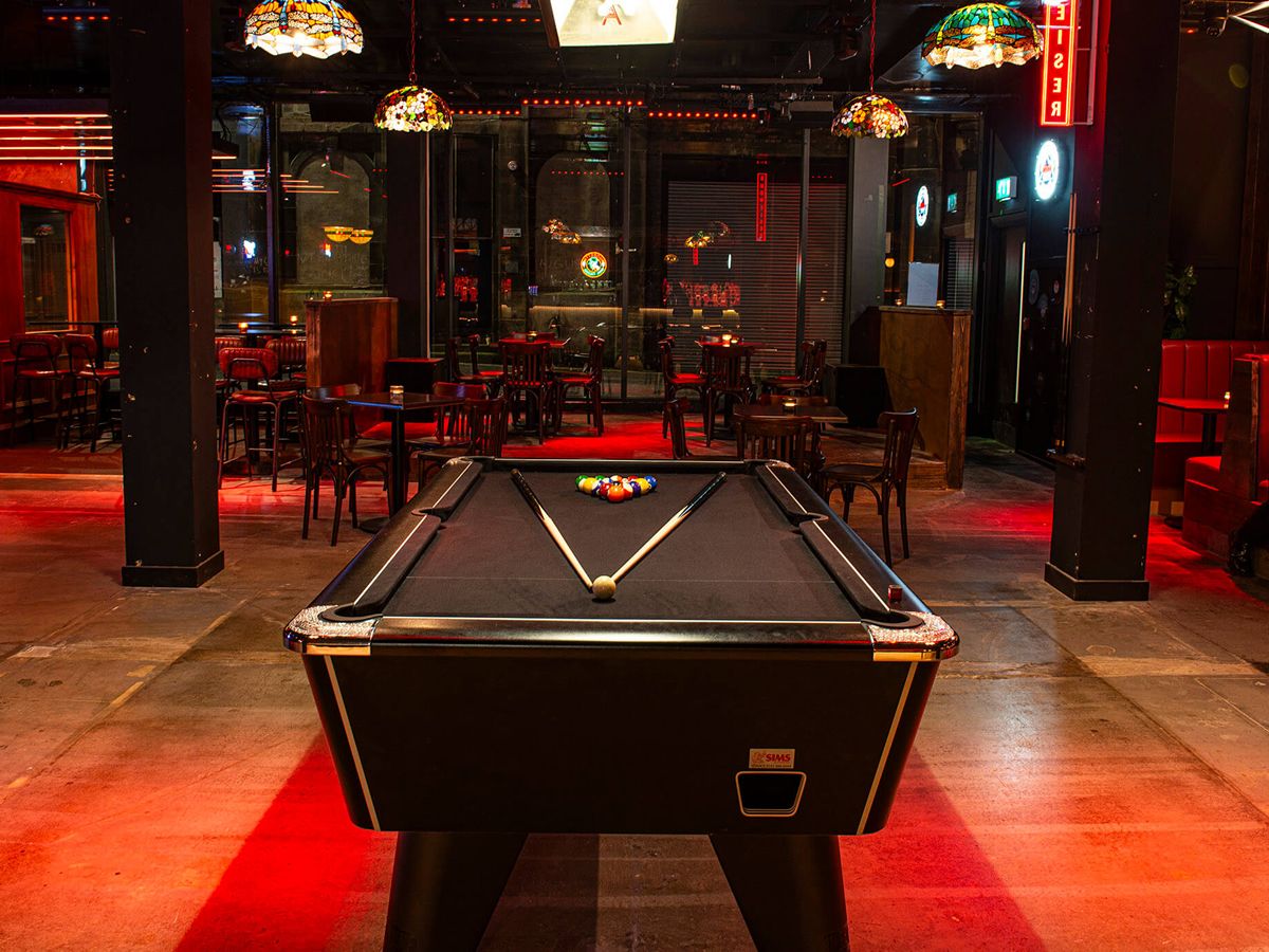 Lucky Strike Bar