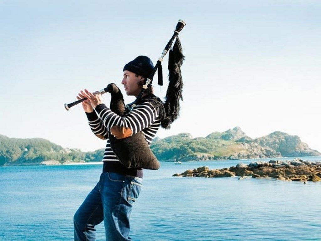 Carlos Núñez & Special Guests: Celtic Sea and Hannah Rarity