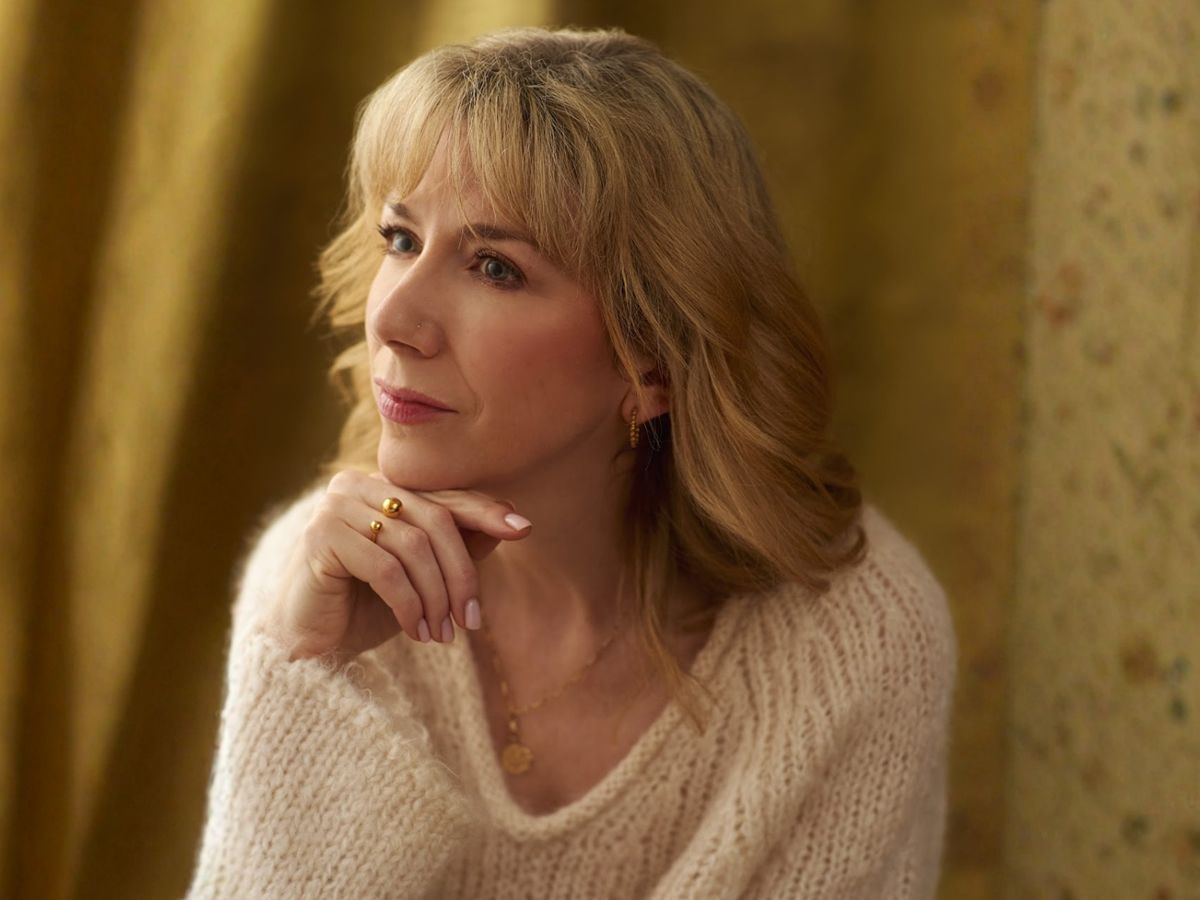 Muireann Nic Amhlaoibh with Kim Carnie