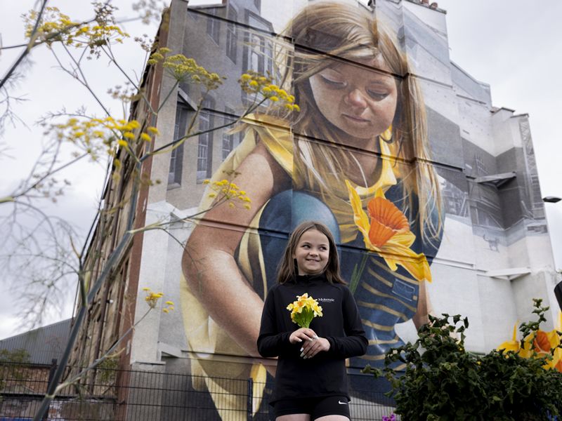 New daffodil mural marks the 50th anniversary of Govan Housing Association