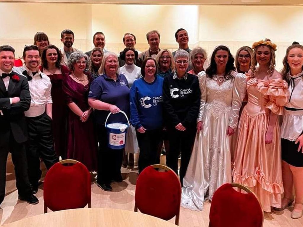 Lanark Amateur Musical Society raise a thousand pounds for their 2024 charity partner