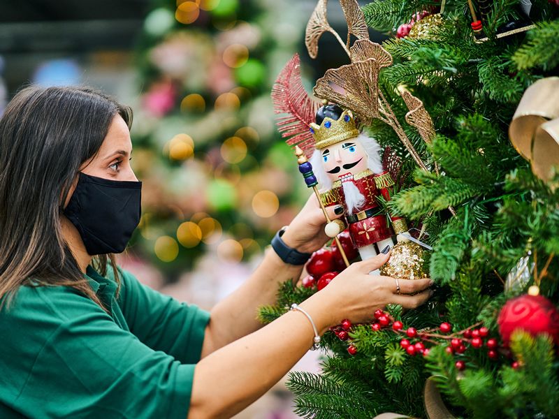 Dobbies gets into the festive spirit with a Christmas Shopping Night