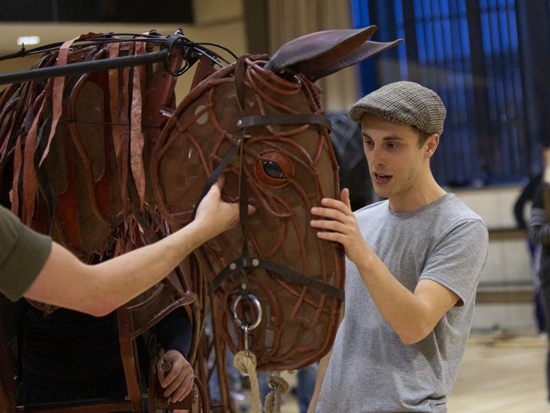 Cast announced for 2019 UK & International tour of War Horse