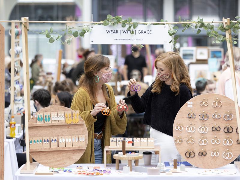 Crowds return to Glasgow landmark for Artist Market