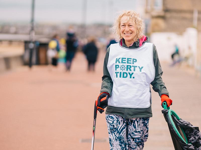 Edinburgh chippy hosts a beach clean to tackle waste